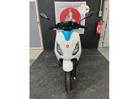 PIAGGIO 1 ACTIVE GARANTIE 24 MOIS BLANC/BLEU BON ETAT CRIT'AIR VERT ( ELECTRIQUE )