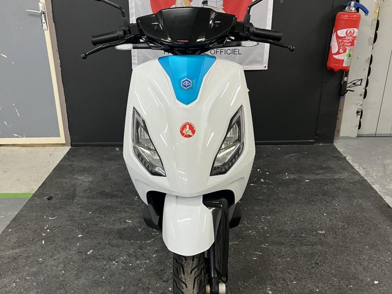 PIAGGIO 1 ACTIVE GARANTIE 24 MOIS BLANC/BLEU BON ETAT CRIT'AIR VERT ( ELECTRIQUE )