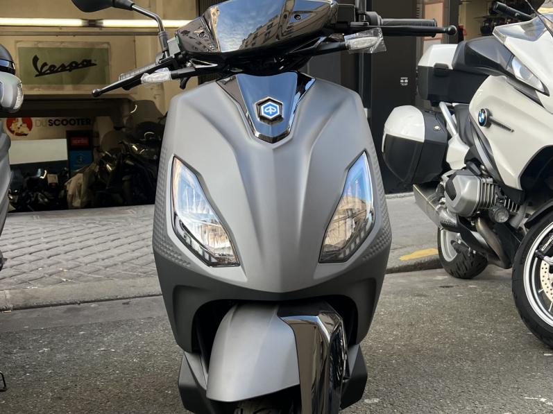 PIAGGIO 1 ACTIVE 125 CC ( 70 KM/H ) GRIS MAT TRES BON ETAT CRIT'AIR VERT ( ELECTRIQUE ) 