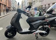 PIAGGIO 1 ACTIVE 125 CC ( 70 KM/H ) GRIS MAT TRES BON ETAT CRIT'AIR VERT ( ELECTRIQUE ) 