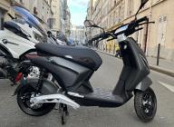 PIAGGIO 1 ACTIVE 125 CC ( 70 KM/H ) GRIS MAT TRES BON ETAT CRIT'AIR VERT ( ELECTRIQUE ) 