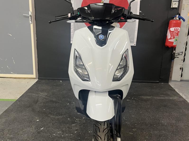 PIAGGIO 1 Electrique GARANTIE 24 MOIS BLANC BRILLANT BON ETAT CRIT'AIR VERT ( ELECTRIQUE )