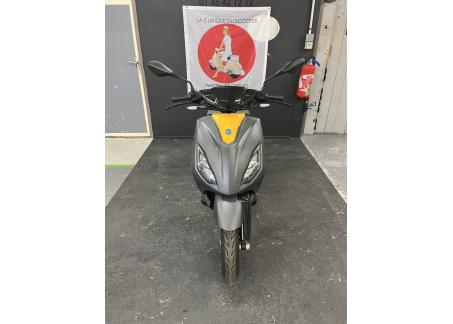 PIAGGIO 1 ACTIVE GARANTIE 60 MOIS GRIS/JAUNE TRES BON ETAT CRIT'AIR VERT ( ELECTRIQUE )
