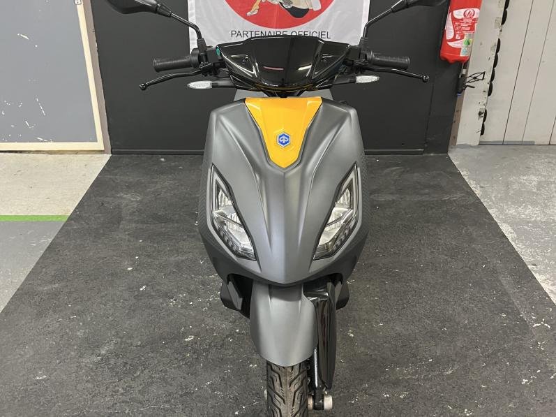 PIAGGIO 1 ACTIVE GARANTIE 60 MOIS GRIS/JAUNE TRES BON ETAT CRIT'AIR VERT ( ELECTRIQUE )