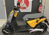 PIAGGIO 1 ACTIVE GARANTIE 60 MOIS GRIS/JAUNE TRES BON ETAT CRIT'AIR VERT ( ELECTRIQUE )