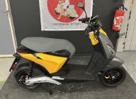 PIAGGIO 1 ACTIVE GARANTIE 60 MOIS GRIS/JAUNE TRES BON ETAT CRIT'AIR VERT ( ELECTRIQUE )