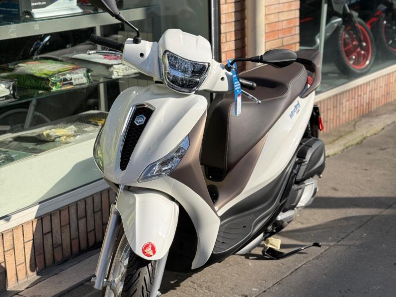 PIAGGIO MEDLEY 125 Iget  BLANC GARANTIE 60 MOIS LIVRAISON DANS TOUTE LA FRANCE