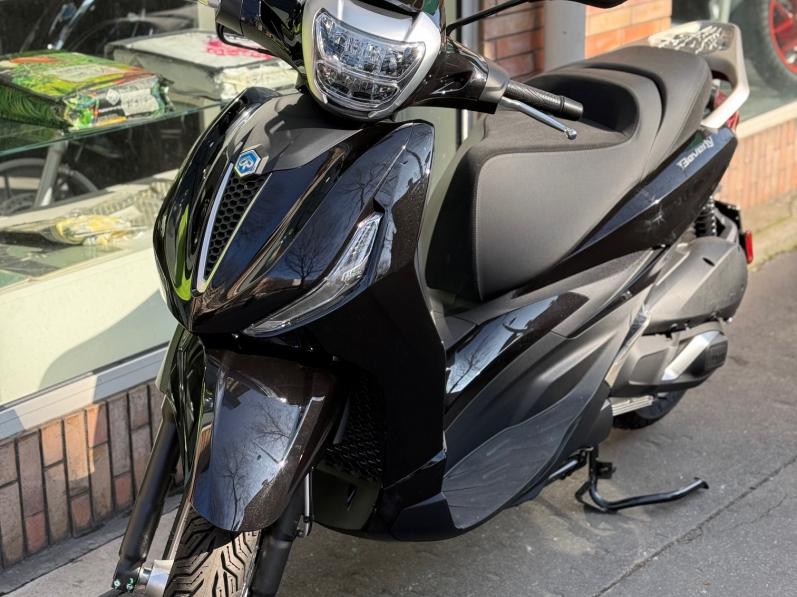 PIAGGIO BEVERLY 300 NEUF GARANTIE 5 ANS LIVRAISON POSSIBLE
