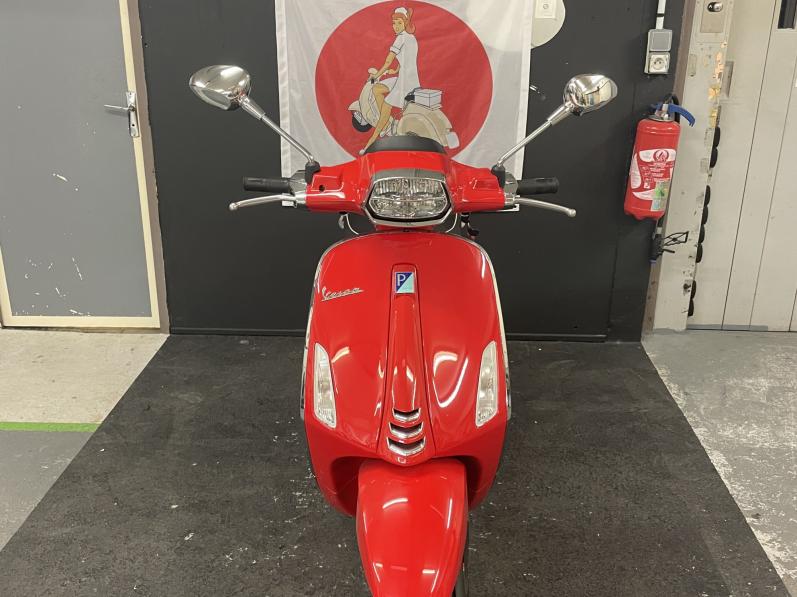VESPA SPRINT 50 VESPA SPRINT 50 GARANTIE 60 MOIS ROUGE BRILLANT TRES BON ETAT CRIT'AIR 1 ( VIOLET )
