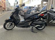 PIAGGIO BEVERLY 300 CC GARANTIE 60 MOIS NOIR BRILLANT TRES BON ETAT CRIT'AIR 1 ( VIOLET )