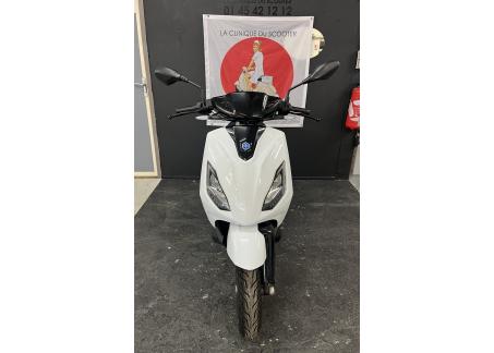 PIAGGIO 1 Electrique GARANTIE 24 MOIS BLANC BRILLANT BON ETAT CRIT'AIR VERT ( ELECTRIQUE )