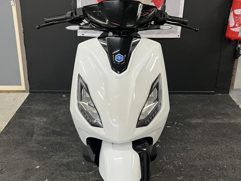 PIAGGIO 1 Electrique GARANTIE 24 MOIS BLANC BRILLANT BON ETAT CRIT'AIR VERT ( ELECTRIQUE )