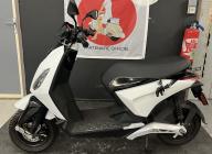 PIAGGIO 1 Electrique GARANTIE 24 MOIS BLANC BRILLANT BON ETAT CRIT'AIR VERT ( ELECTRIQUE )