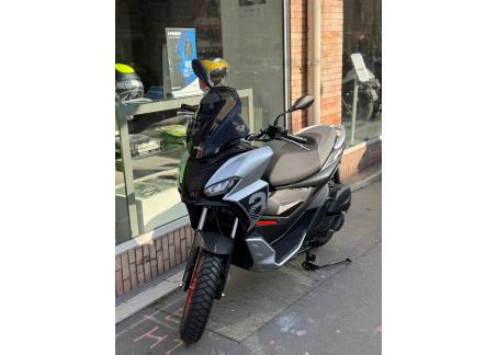 APRILIA SR GT 125 GARANTIE 5 ANS NEUF LIVRAISON POSSIBLE