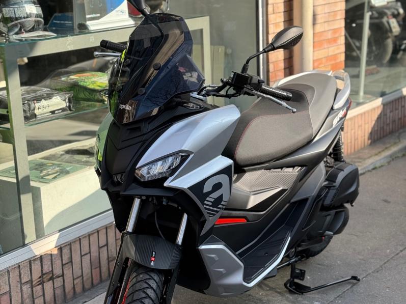 APRILIA SR GT 125 GARANTIE 5 ANS NEUF LIVRAISON POSSIBLE