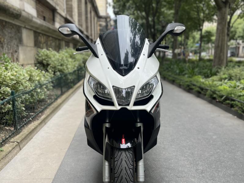 APRILIA SRV 850 ABS 15 736 KMS TRES BON ETAT GARANTIE 6 MOIS LIVRAISON DANS TOUTE LA FRANCE